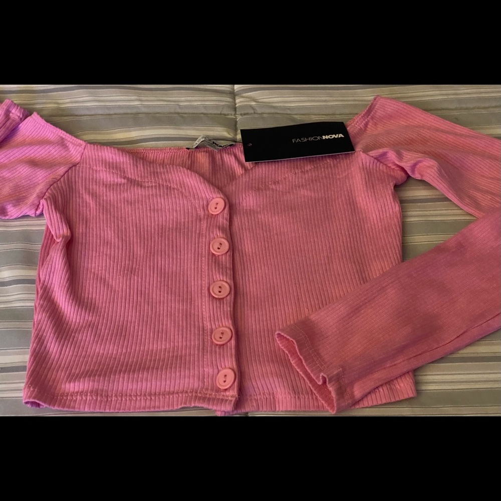Brand new beautiful sexy off the shoulder top from FASHION NOVA. Super sexy